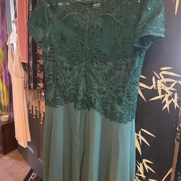 JJās House - Emerald Bridesmaidās Dress - Picture 7 of 14